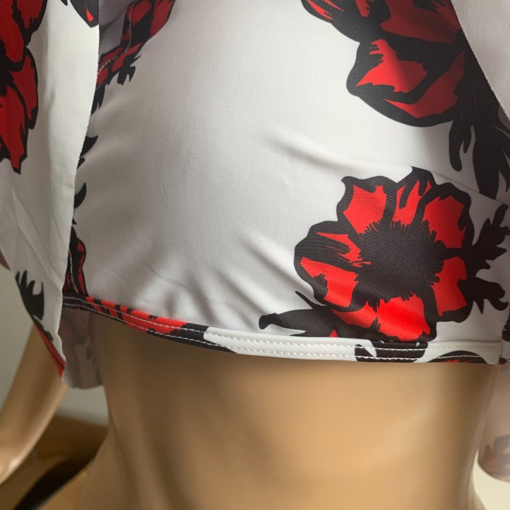 Esshe Ruffle Swimsuit top - Picture 3 of 5